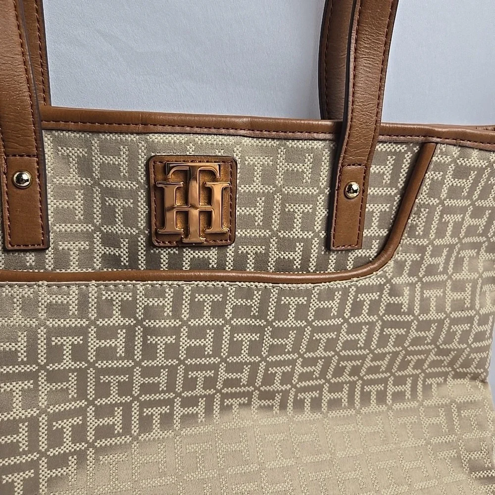Tommy Hilfiger Tote Signature TH Brown Shopping Handbag W/Pouch MSRP $108.00 - Picture 2 of 11